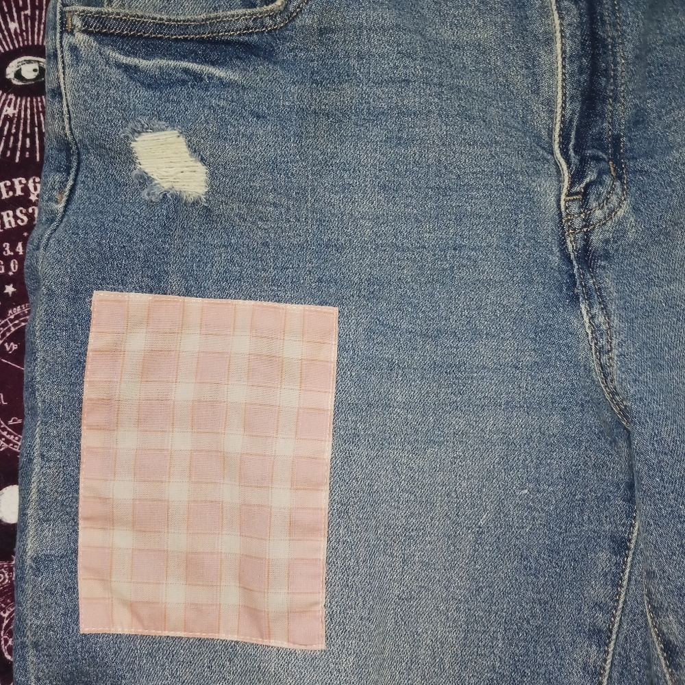 WOMAN'S HIGH RISE BLUE RIPPED PATCHWORK JEANS - Picture 8 of 11